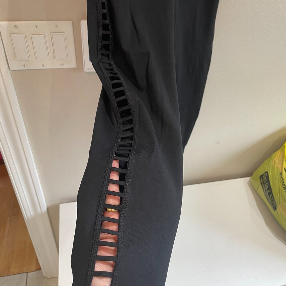 Nike cutout black women's capri leggings